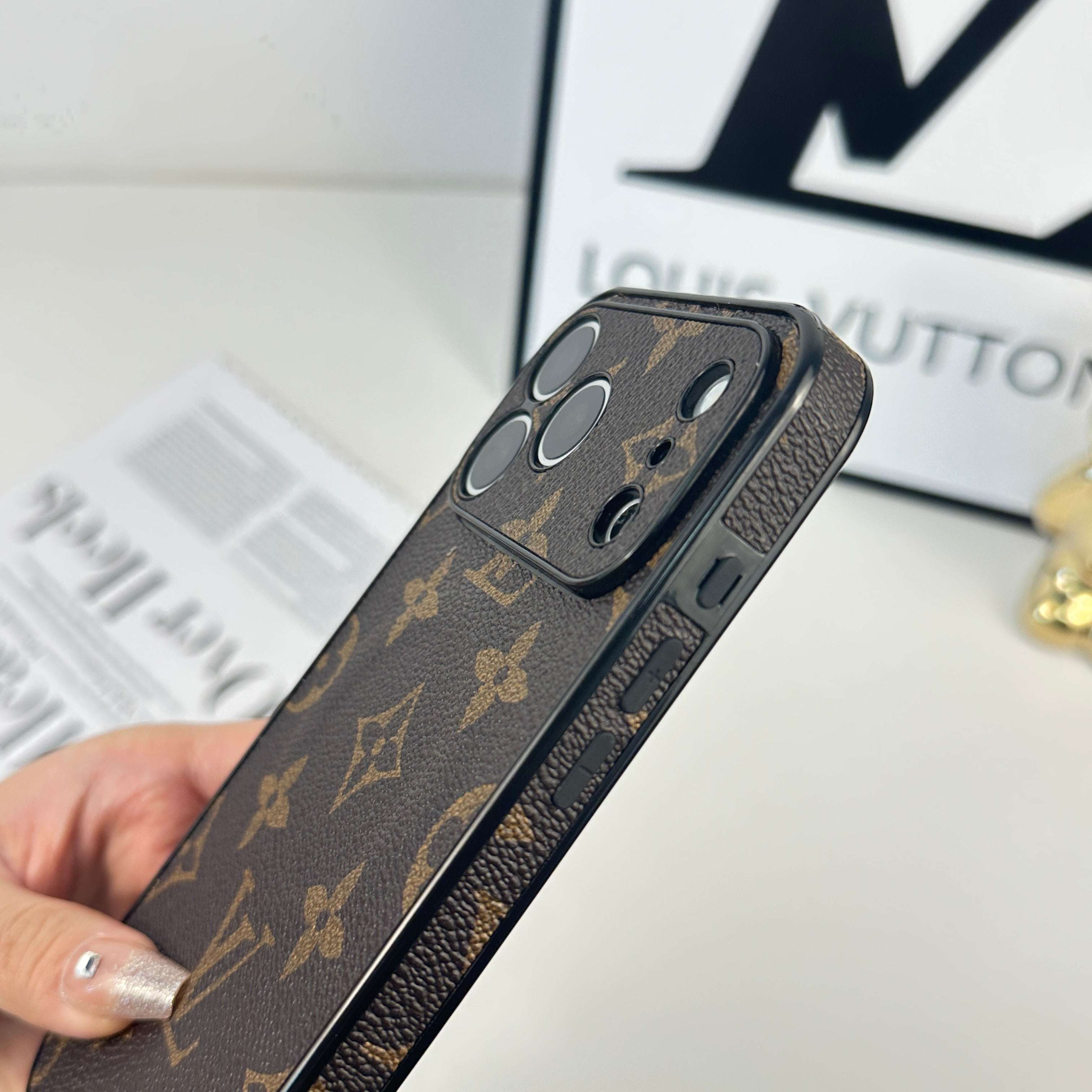 Classic Leather Monogram Magnetic iPhone Case（Compatible With Magsafe）For iPhone 17 Series-CYLV034